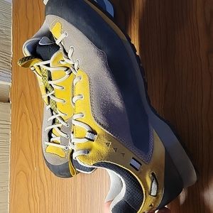 Garmot Men's Dragontail Hiking Shoes Vibram Soles